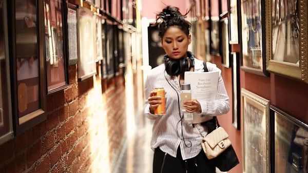 Ini Pose Makan Chloe Flower, Pianis yang Curi Perhatian di Grammy Awards