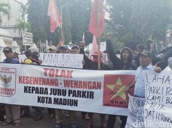 Tolak Jadi Mesin ATM, 100 Juru Parkir Pemkot Madiun Aksi di DPRD