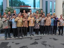 Mengaku Bukan Kode Politik, Para Hakim Senior Ini Juga Pose 2 Jari