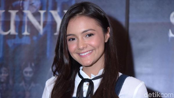 Amanda Rawles Pamer Lesung Pipit