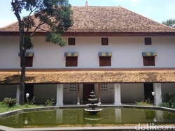 Kisah Bangunan Cirebon yang Konon Dibangun Sehari Semalam