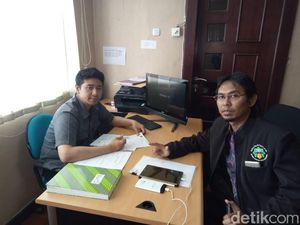 Komisioner KPU Solo Diduga Partisipan Parpol Resmi Dilaporkan ke DKPP Komisioner KPU Solo Diduga Partisipan Parpol Resmi Dilaporkan ke DKPP