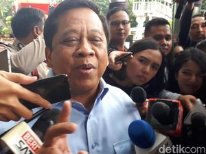 Anggota DPR Djoko Udjianto Buru-buru ke Luar KPK Usai Diperiksa Anggota DPR Djoko Udjianto Buru-buru ke Luar KPK Usai Diperiksa