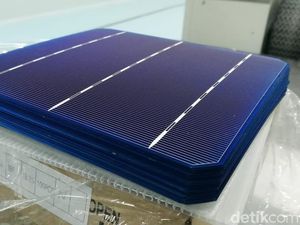 Intip Tempat Pembuatan Panel Solar untuk Lampu Jalan