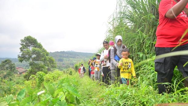 Kegiatan Hiking di Hiking Bocah