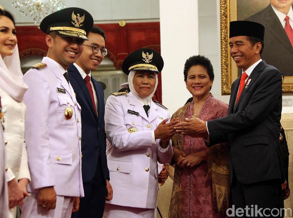 Pesan Jokowi untuk Khofifah-Emil: Langsung Tancap Gas untuk Jatim Pesan Jokowi untuk Khofifah-Emil: Langsung Tancap Gas untuk Jatim