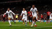 Dari sepak pojok ini PSG memetik keunggulan. Umpang lambung Di Maria disambut Kimpembe yang lolos dari penjagaan dan berhasil merobek gawang MU. Jason Cairnduff/Reuters.
