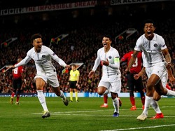 Dari sepak pojok ini PSG memetik keunggulan. Umpang lambung Di Maria disambut Kimpembe yang lolos dari penjagaan dan berhasil merobek gawang MU. Jason Cairnduff/Reuters.