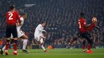 Di Maria Pulang ke MU: Ditimpuk Botol, Ditabrak Young, Bikin 2 Assist
