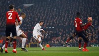Di Maria dipasangkan sebagai gelandang serang dalam formasi 4-2-3-1 dan duet bareng Julian Draxler menopang Kylian Mbappe sebagai striker tunggal. (Phil Noble/Reuters)