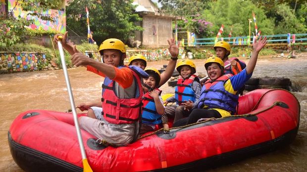 Kids Rafting di Hiking Bocah