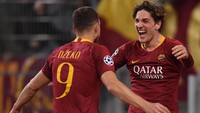 Keunggulan Roma bertambah di menit ke-77, dan lagi-lagi lewat aksi Zaniolo. Memanfaatkan bola rebound sepakan Dzeko yang membentur mistar. Alberto Lingria/Reuters.