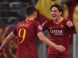 Keunggulan Roma bertambah di menit ke-77, dan lagi-lagi lewat aksi Zaniolo. Memanfaatkan bola rebound sepakan Dzeko yang membentur mistar. Alberto Lingria/Reuters.