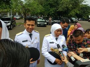 Besok Khofifah-Emil akan Bacakan Pidato Kerakyatan di Tugu Pahlawan Besok Khofifah-Emil akan Bacakan Pidato Kerakyatan di Tugu Pahlawan