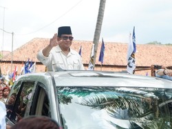 Prabowo Jenguk Ani Yudhoyono di Singapura