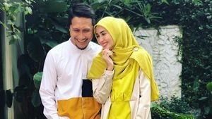 9 Pasangan Artis yang Kompak Berhijrah, Makin Harmonis