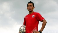 Ismed Sofyan berbicara mengenai gelar juara pertama yang berhasil diraihnya di sepanjang karier sepakbolanya. Gelar Juara Liga 1 itu merupakan hasil loyalitas dan penantian panjang sang pesepakbola asal Aceh itu bersama Persija.