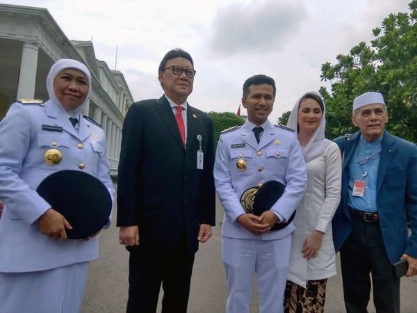 Putih-putih, Khofifah-Emil Semringah Jelang Pelantikan