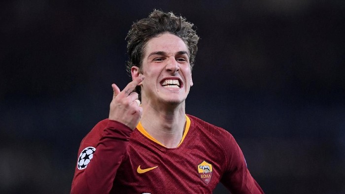 Soccer Football - Champions League Round of 16 First Leg - AS Roma v FC Porto - Stadio Olimpico, Rome, Italy - February 12, 2019  AS Romas Nicolo Zaniolo celebrates scoring their first goal  REUTERS/Alberto Lingria     TPX IMAGES OF THE DAY