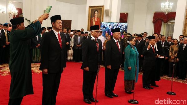 Jokowi Lantik 5 Duta Besar RI di Istana
