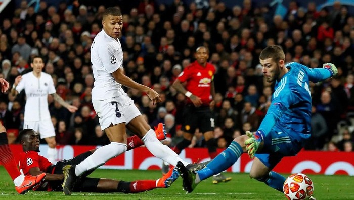 Manchester United menelan kekalahan pahit saat menjamu Paris Saint Germain. Di kandangnya sendiri, MU tumbang 0-2 pada leg pertama 16 besar Liga Champions.