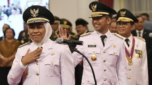 Khofifah dan Emil Dardak usai dilantik oleh Presiden Jokowi di Istana Negara, 13 Februari.
