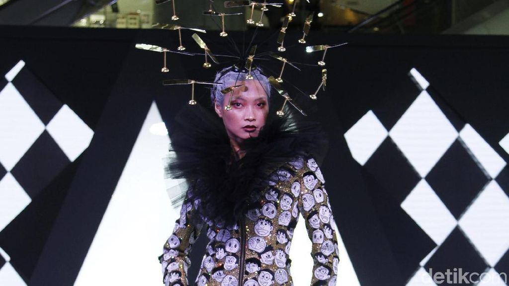 Ivan Gunawan Ciptakan Gaun Doraemon Berharga Rp 250 Juta, Minat Beli? Ivan Gunawan Ciptakan Gaun Doraemon Berharga Rp 250 Juta, Minat Beli?