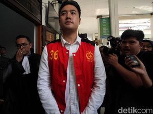 Hakim dan Richard Muljadi Sama-sama Sehat, Sidang Vonis Digelar Hakim dan Richard Muljadi Sama-sama Sehat, Sidang Vonis Digelar