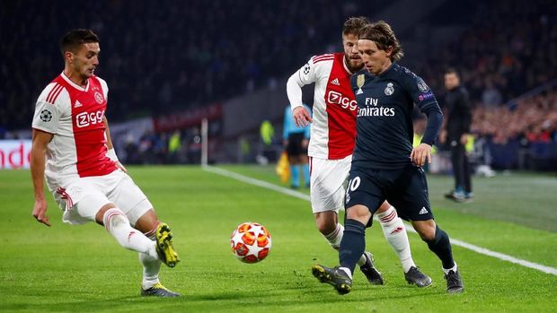 Real Madrid menang 2-1 di kandang Ajax Amsterdam di leg pertama.