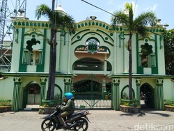 Bawaslu ke Tim 02 soal Salat Jumat Prabowo: Lepas Atribut Politik