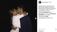 Alvaro Morata ikut meramaikan Hari Kasih Sayang. Dia memamerkan kemesraan dengan sang istri. (Foto: Istimewa)