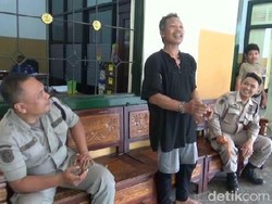 Pria Gangguan Jiwa Mengamuk Bawa Kapak, Polisi Turun Tangan