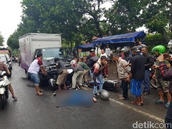 Bikers Tabrak Mobil Boks di Jalur Selatan Probolinggo, 2 Orang Tewas