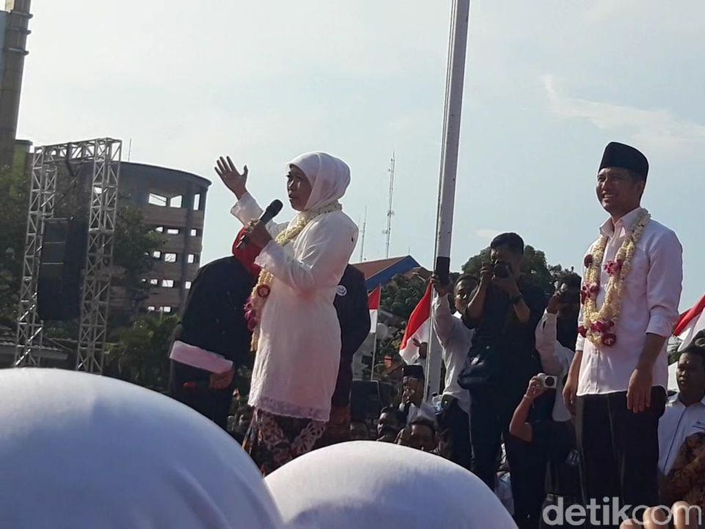 Saat Khofifah Nyanyikan Lagu Kampanye Gus Ipul di Pidato Perdananya Saat Khofifah Nyanyikan Lagu Kampanye Gus Ipul di Pidato Perdananya