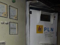 Korsleting Bikin Asap Mengepul di Gedung Arsip Denpasar