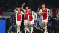 Ajax menyamakan kedudukan pada menit ke-73. Hakim Ziyech yang mencatatkan namanya di papan skor. (Foto: Lars Baron/Getty Images)