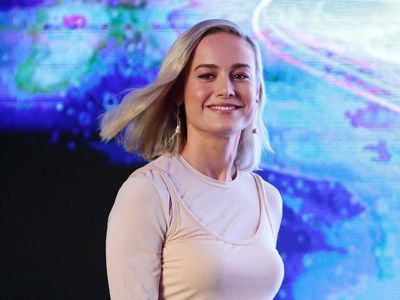 Senyum Manis dan Tawa Brie Larson bersama Cast Captain Marvel
