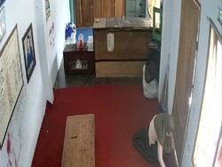 Ponpes di Malang Kemalingan, Pelaku Terekam CCTV Gasak Rp 135 Juta