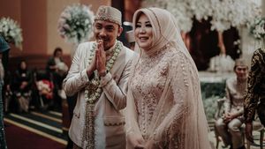 Gaya Hijab Risa Saraswati Saat Menikah yang Dihadiri Teman Gaibnya