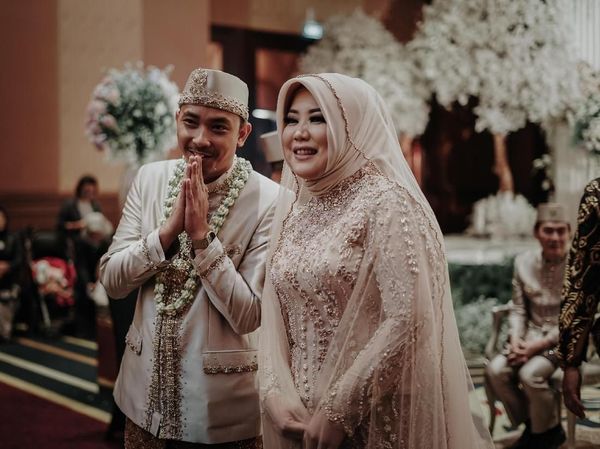 Gaya Hijab Risa Saraswati Saat Menikah yang Dihadiri Teman Gaibnya