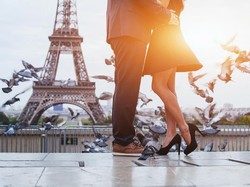 8 Manfaat Sehat Berciuman: Atasi Stres Hingga Turunkan Kolesterol