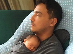 Gendong Zalina yang Kini Makin Besar, Hamish Daud Malah Digoda Netizen