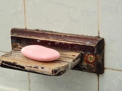 Viral Video Makan Sabun, Dokter Ingatkan Risiko Keracunan