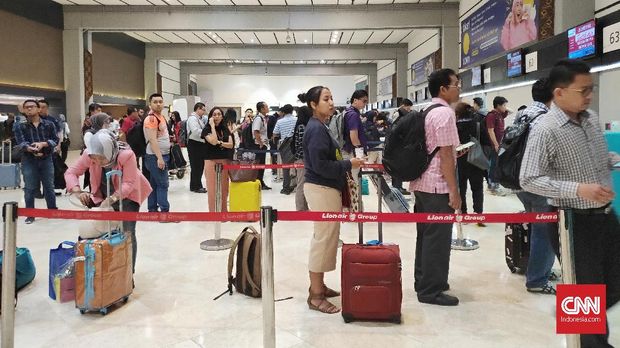 Anomali Aturan Menhub di Tengah Keluhan Tiket Pesawat Mahal