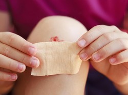 Hii..! Pria India Ini Temukan Plester Luka Penuh Darah di Makanan Pesanannya