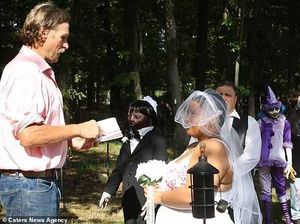 Hiii! Wanita Nikahi Boneka Zombie yang Sudah Ia Miliki Sejak 13 Tahun