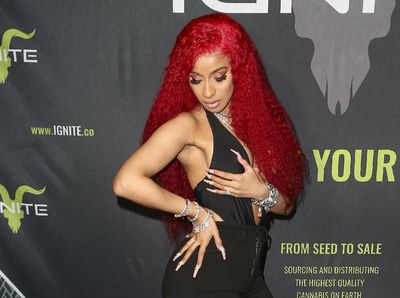 Rayakan Valentine, Cardi B Seksi Abis