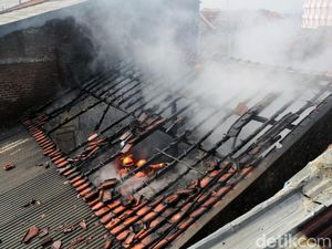 Dua Ruko di Cipadung Hangus Terbakar