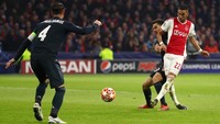 Ajax vs Madrid selesai dengan skor 1-2. Semua gol di Johan Cruyff Stadium, Kamis (14/2/2019) dinihari WIB, dibukukan pada babak kedua. (Foto: Dean Mouhtaropoulos/Getty Images)