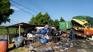 Ngeri! Penampakan Evakuasi Laka Beruntun di Pantura